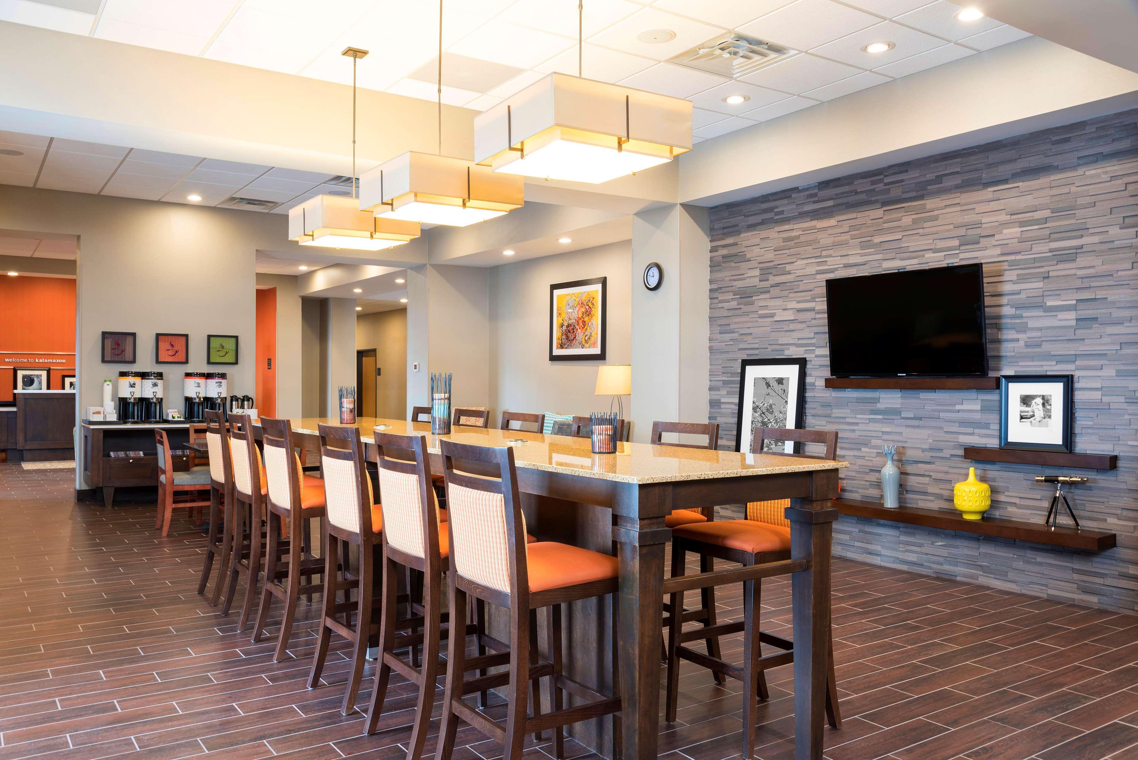 Hampton Inn Kalamazoo Exterior photo